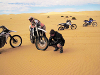 Dürch die Wüste mit den Motorrädern